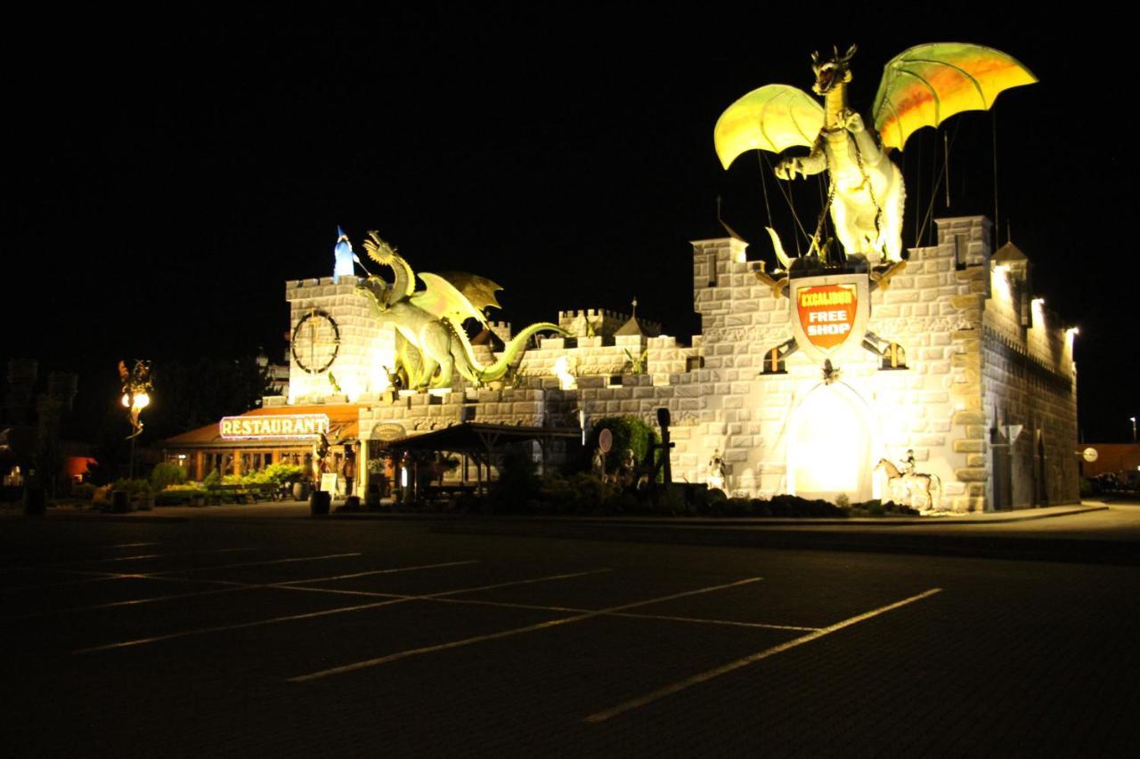 Merlin's camp Znojmo Bagian luar foto